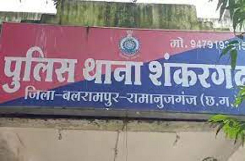 पत्नी से युवक बोला- मेरे पिता से हैं तुम्हारे अवैध संबंध, घर से निकल जाओ, फिर रॉड से किया हमला