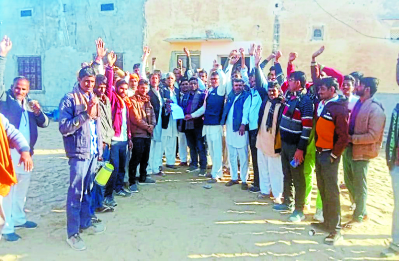 CHURU NEWS- फूटा गुस्सा: छह घंटे बिजली देने का वादा, आती है एक घंटा, वो भी किश्तों में ?