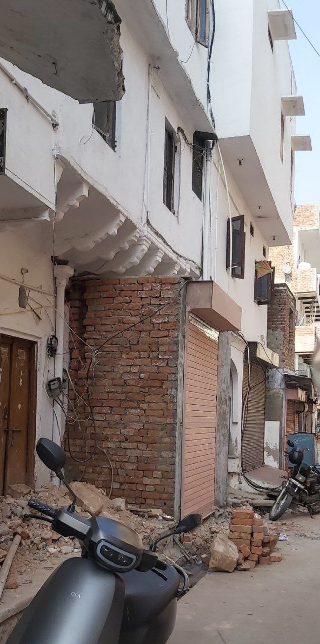 वार्ड 58ः छज्जे के नीचे बना लीं दुकानें, नए निर्माण भी हो रहे