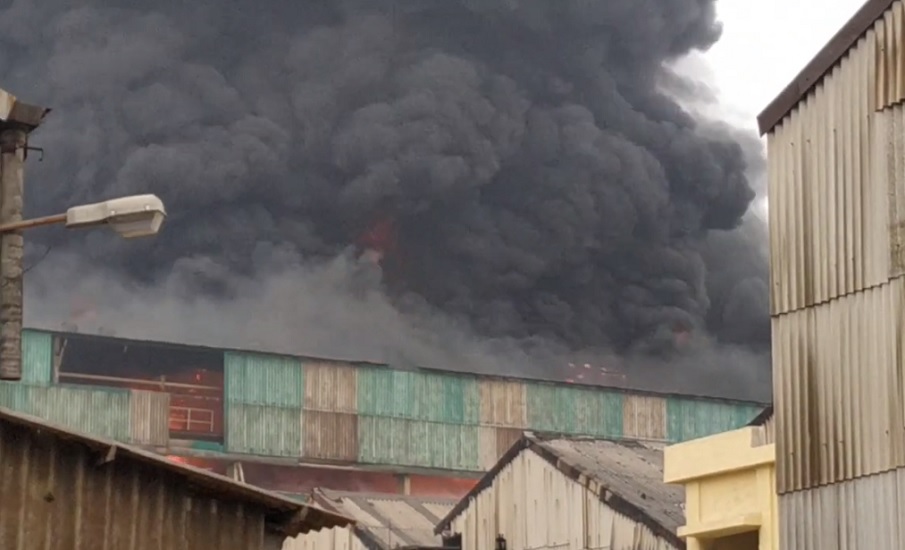 VIDEO : उषा मार्टिन कंपनी के प्लांट में भीषण आग, लाखों का नुकसान