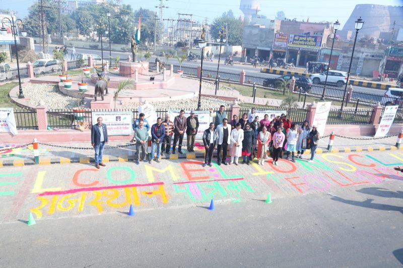 बच्चों ने रंगोली बनाकर मनाया राजस्थान पत्रिका स्थापना दिवस रंगोली सजाई