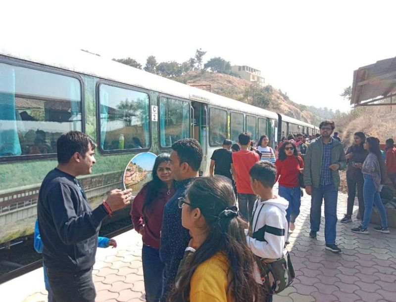 साल का पहला दिन सैर-सपाटे के नाम