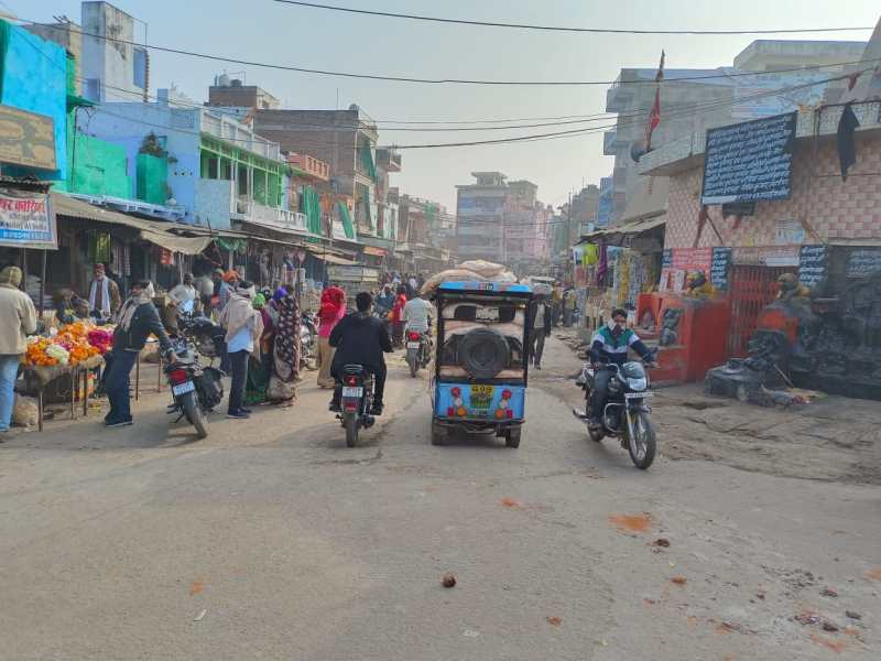 मुनादी और हिदायत  नहीं हटे अस्थायी अतिक्रमण