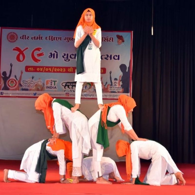 VNSGU : युवा महोत्सव में दक्षिण गुजरात की संस्कृति की झलक देखने को मिली