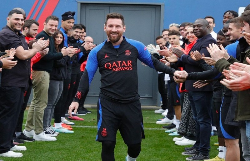 कमाई के मामले में जल्दी ही रोनाल्डो को पीछे छोड़ देंगे मेसी