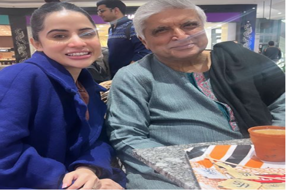 uorfi_aka_urfi_javed_share_latest_picture_with_javed_akhtar_said_finally_dada_ji_mil_gaye_1.png