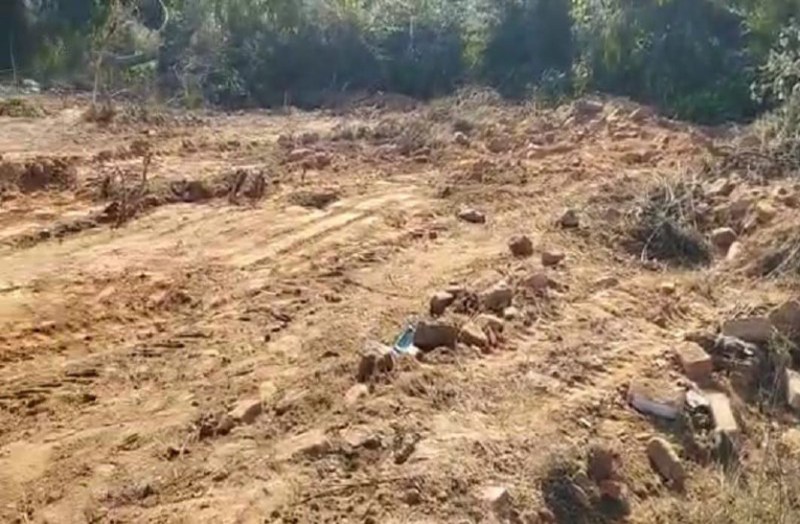 अवैध प्लाटिंग के लिए समतलीकरण करने शमशाान में भी चला दिया जेसीबी