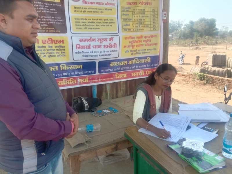 खरीदी प्रभारी बिके हुए धान पर डाल रहे डाका, एसडीएम ने पकड़ी चोरी