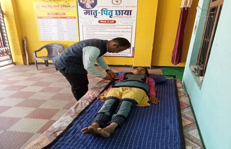 the women took the initiative to save the daughter