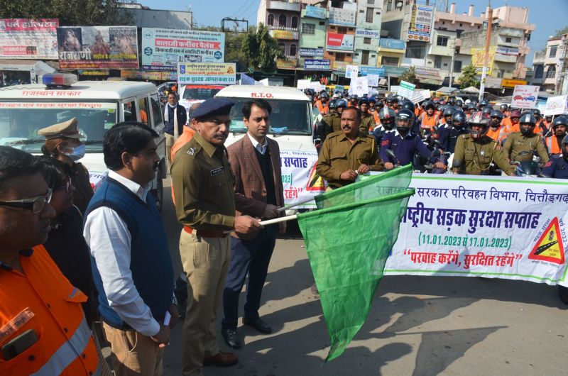 हेलमेट लगाएं, सीट बेल्ट बांध वाहन चलाएं,हेलमेट लगाएं, सीट बेल्ट बांध वाहन चलाएं