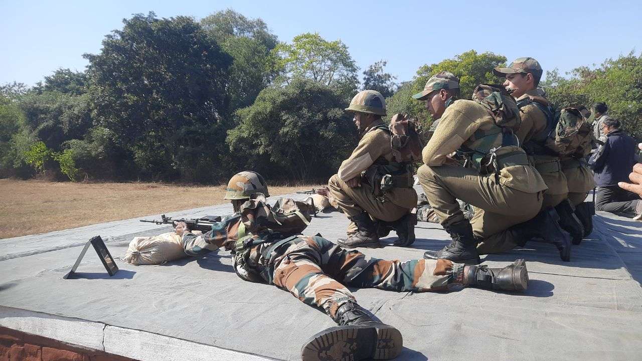 सरहद पर जाने से पहले युद्ध कौशल सीख रहे अ​ग्निवीर