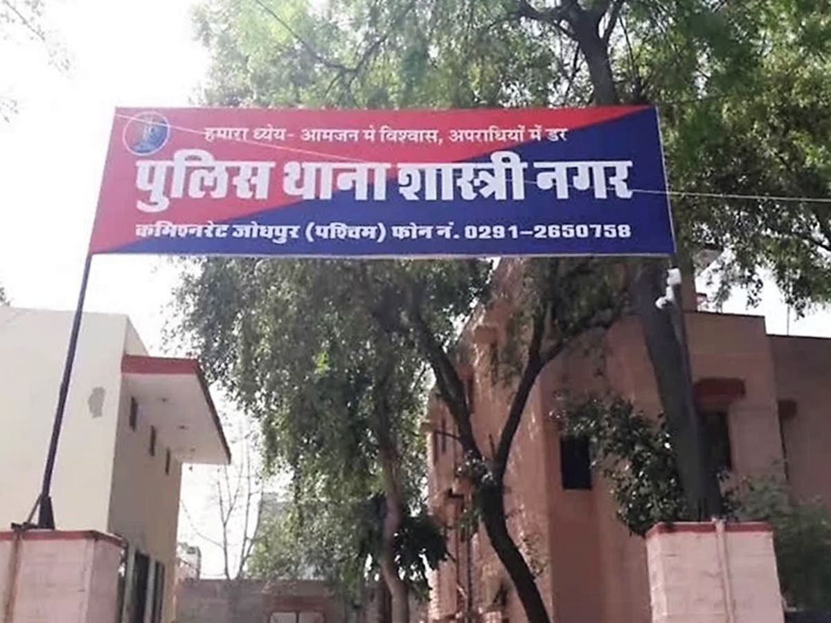 Hand cut from sword : बाइक पर स्टंट करने से टोका तो तलवार से हाथ काटा