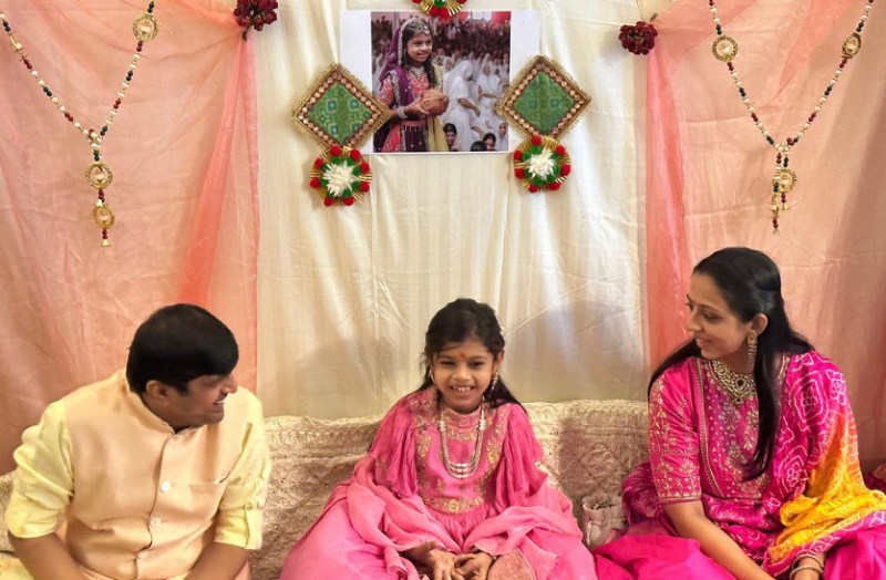 9 Year Old Devanshi Sanghvi Will Take Initiation In Surat