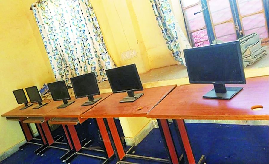 कम्प्यूटर शिक्षक नहीं, सॉफ्टवेयर वर्जन भी हुआ पुराना