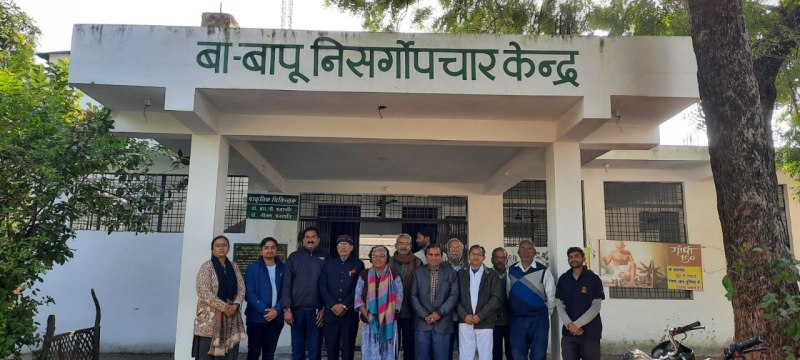 गांधी आश्रम के प्राकृतिक चिकित्सा केन्द्र के साथ टॉक शो में शामिल हुए लोग