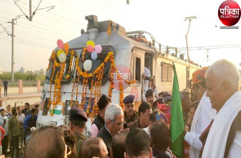 तीस साल की मांग के बाद मिली हरिद्वार मेल गाड़ी की सौगात