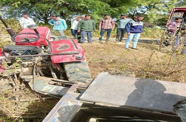 मंदसौर में कथा सुनने लिफ्ट मांगी, ट्रैक्टर-ट्रॉली पलटा, दो महिलाओं की मौत