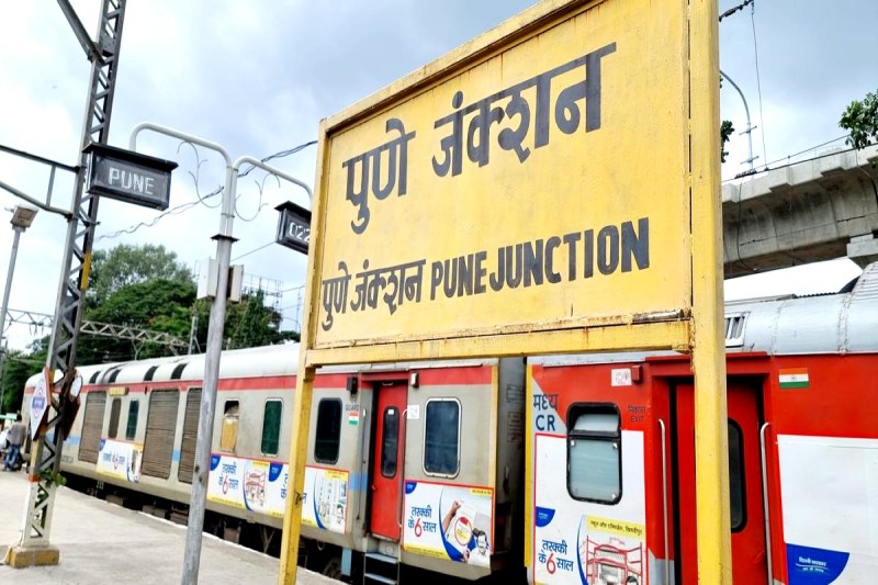 pune_station_bomb_threat.jpg