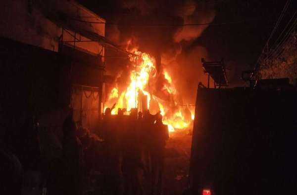 रतलाम में प्लास्टिक फैक्ट्री में आग