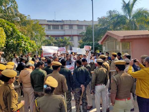 Police stopped the demonstration of All Rajasthan MBBS Doctor's Association