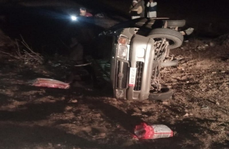 नील गाय को बचाने के फेर में बेकाबू हुई जीप, 3 व्यापारियों की मौत, 6 घायल