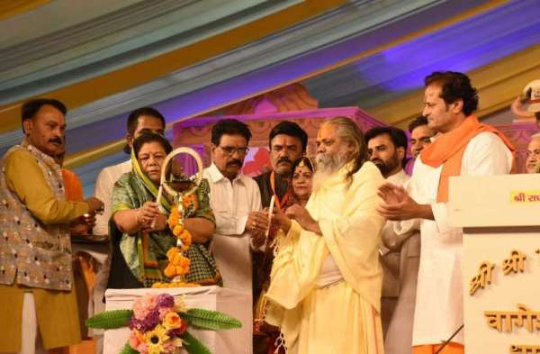 महंत रामसुंदर दास ने राज्यपाल के साथ दीप प्रज्जवलित किया