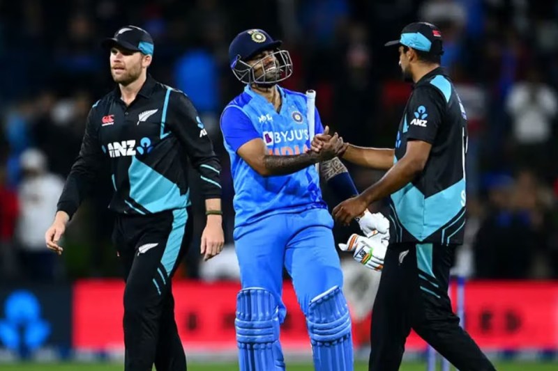 ind-vs-nz-1st-odi-ish-sodhi-ruled-out-from-1st-odi-due-to-injury-after-shreyas-iyer.jpg