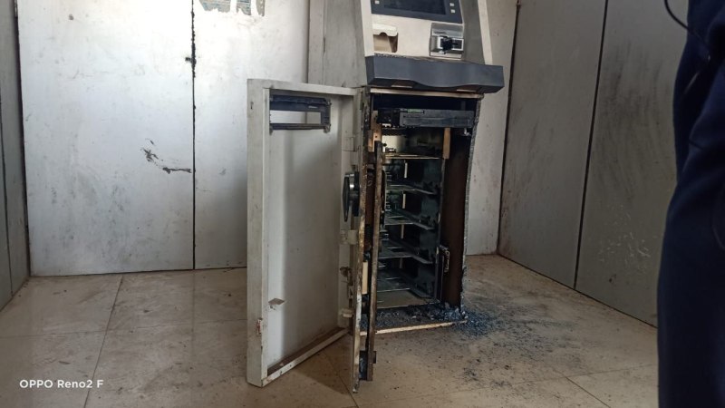 3 मिनट में गैस कटर से एटीएम काटकर 8.40 लाख चुराए