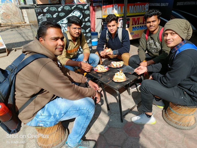 इंदौर में स्टूडेंट को पढ़ाई से ज्यादा रहने और खाने के खर्चे की चिंता