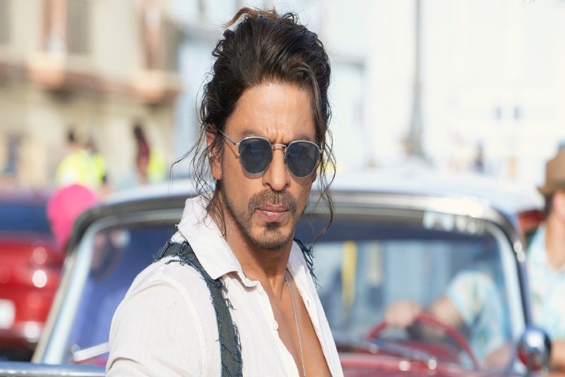 shahrukh_khan_has_charge_very_low_fees_for_pathan_know_deepika_padukone_and_john_abraham_fees.jpg