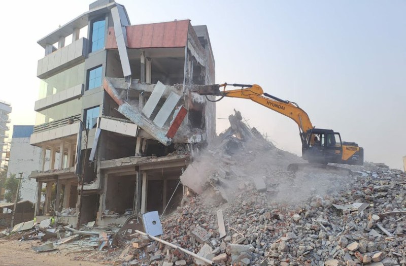 'अधिगम' कोचिंग सेंटर के बाद गोपालपुरा बायपास पर गरजा जेडीए का बुलडोजर, 4 मंजिला इमारत हो रही जमींदोज