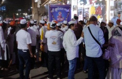  स्टेट बैक रोड का नामकरण झूलेलाल मार्ग किए  जाने के नाम पट्टिका का भी विमोचन संत ने किया।, स्टेट बैक रोड का नामकरण झूलेलाल मार्ग किए  जाने के नाम पट्टिका का भी विमोचन संत ने किया।