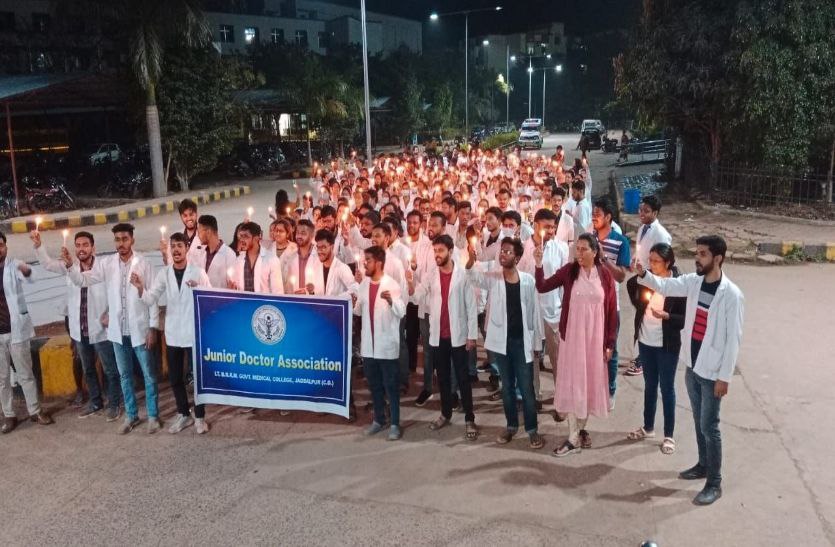 मेडिकल कॉलेज के जूनियर डाक्टरों की हड़ताल से चरमराई चिकित्सा व्यवस्था