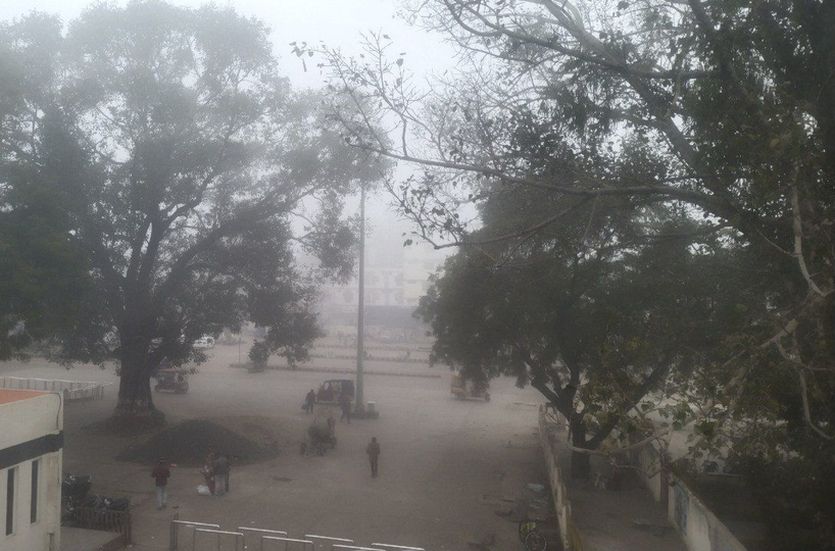 वीडियो : सुबह 9 बजे तक कोहरे के आगोश में डूबा रहा शहर