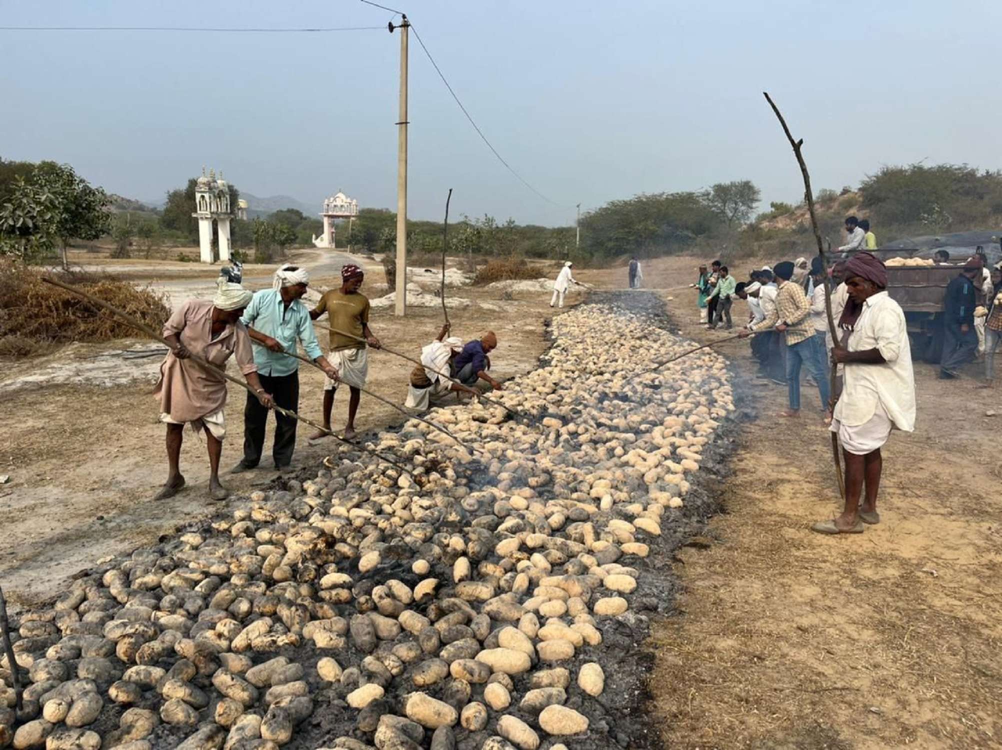 राजस्थान में 2023 में JCB से मिलेगा 350 क्विंटल चूरमा, 6 क्विंटल काजू बादाम, 105 क्विंटल घी-बूरा