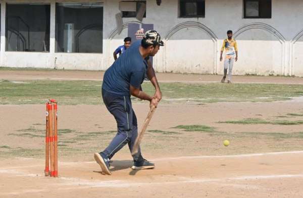 खेल-खिलाड़ी: पत्रिका के वितरक बंधुओं के बीच क्रिकेट प्रतियोगिता