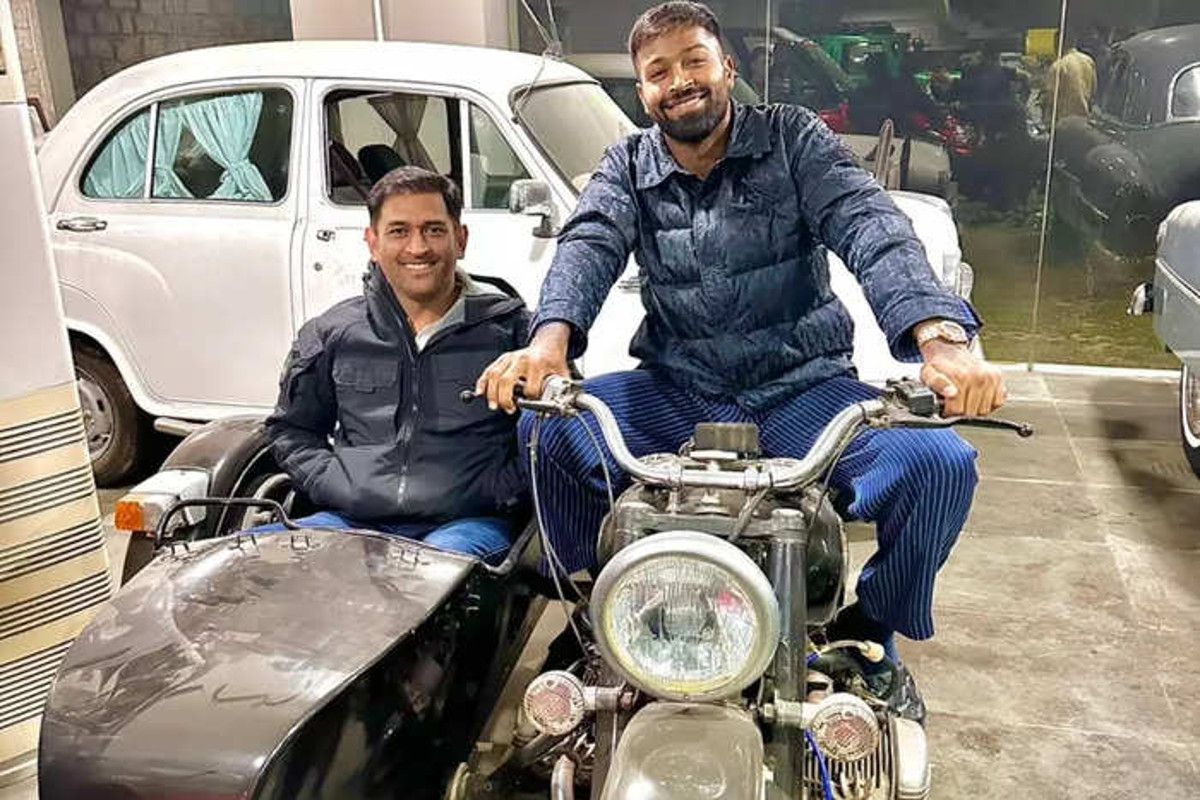 hardik-pandya-posts-pictures-with-ms-dhoni-ahead-of-1st-t20-in-ranchi-sholay-2-coming-soon.jpg