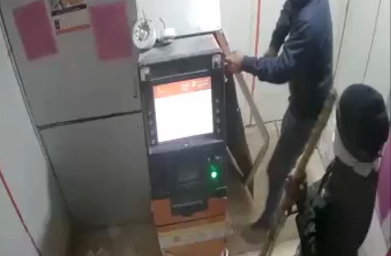 Looted ATM machine With eight lakh rupees in ajmer