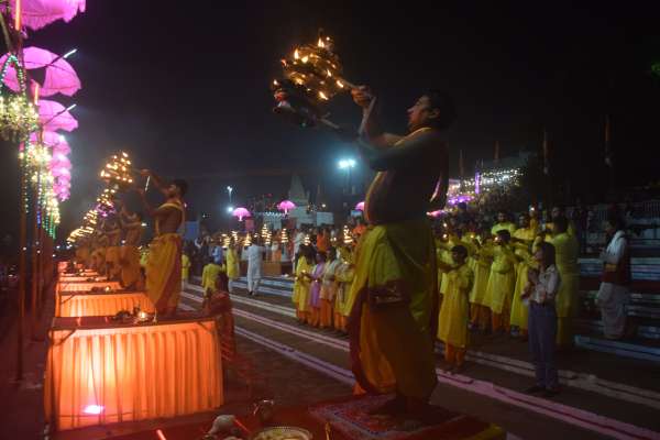 नर्मदा मे रॅगीन आतिशबाजी  