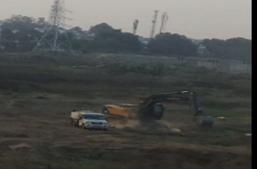 Juicy sand mafia doing illegal mining by planting Arpa river
