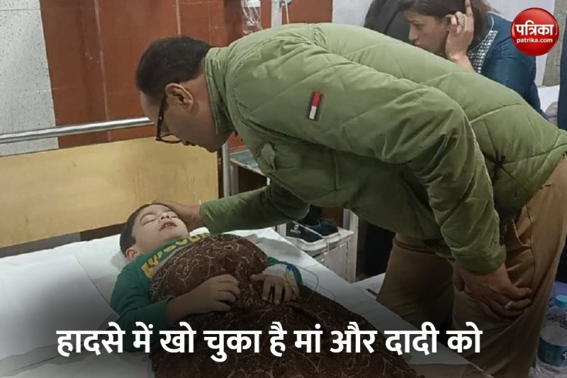 मासूम को नहीं पता कि मां और दादी की हो गई मौत