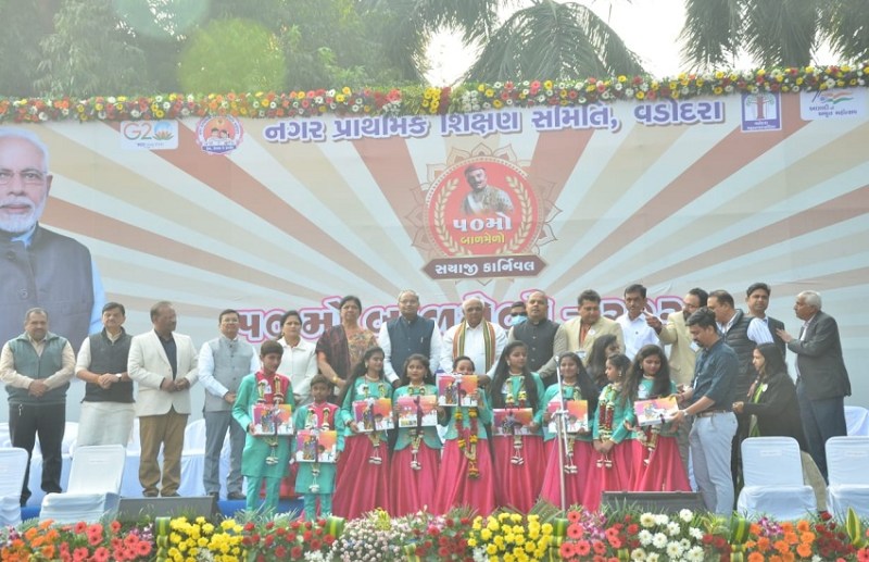 वडोदरा : बाल मेले में सीएम की मौजूदगी में ड्रोन से शूटिंग, मचा हडकंप