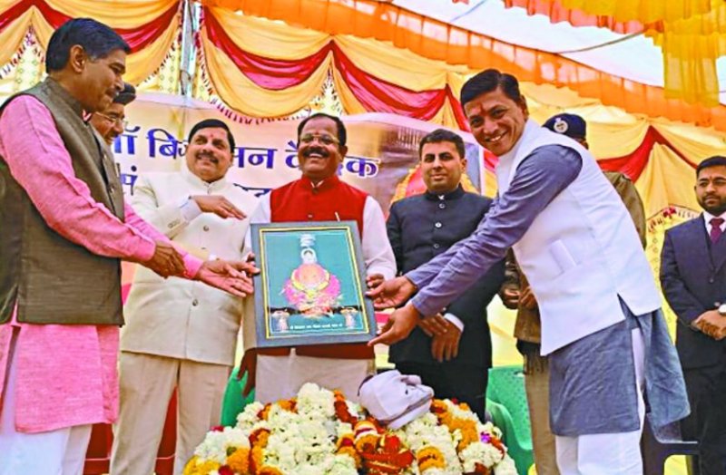 मंत्री ने कहा कि संस्कृत सबसे प्रामाणिक और सरल भाषा है