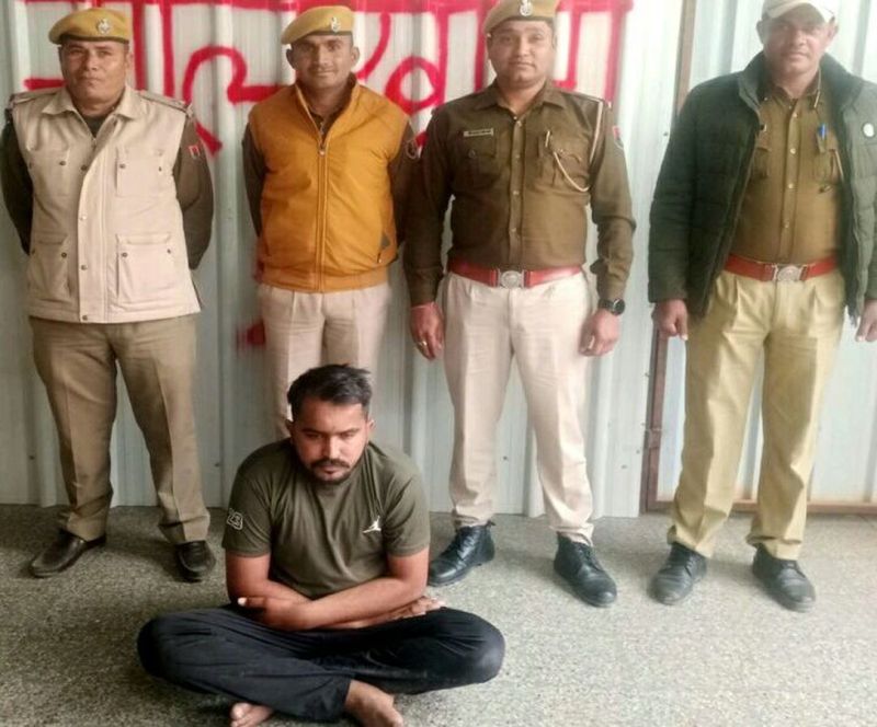 Weapons : 15 लाख रुपए चोरी के आरोपी से अवैध हथियार जब्त