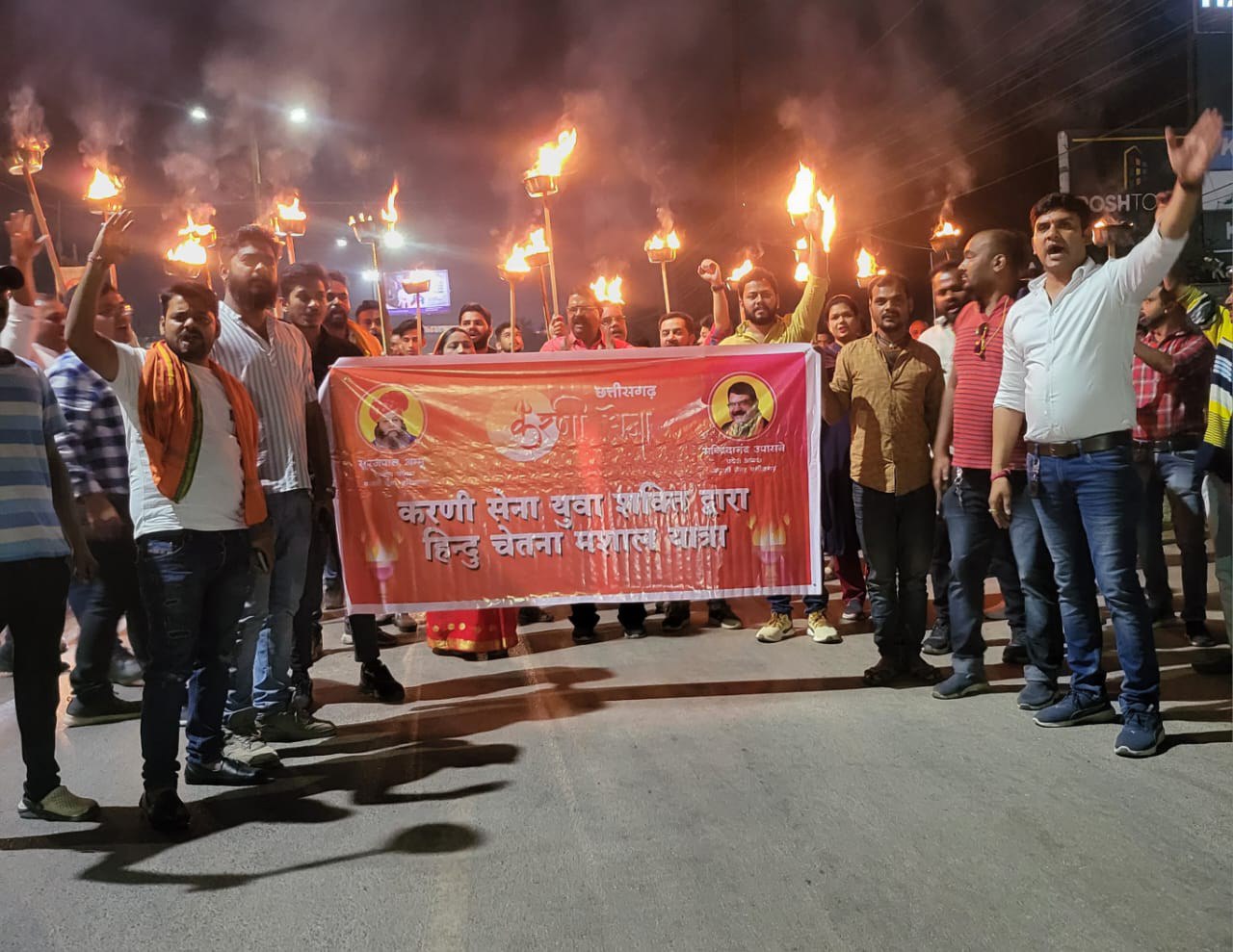 करणी सेना द्वारा निकाली गई विशाल हिन्दू चेतना मशाल यात्रा