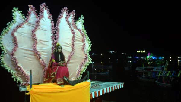 नर्मदा जॅयती पर आस्था के नजारे  