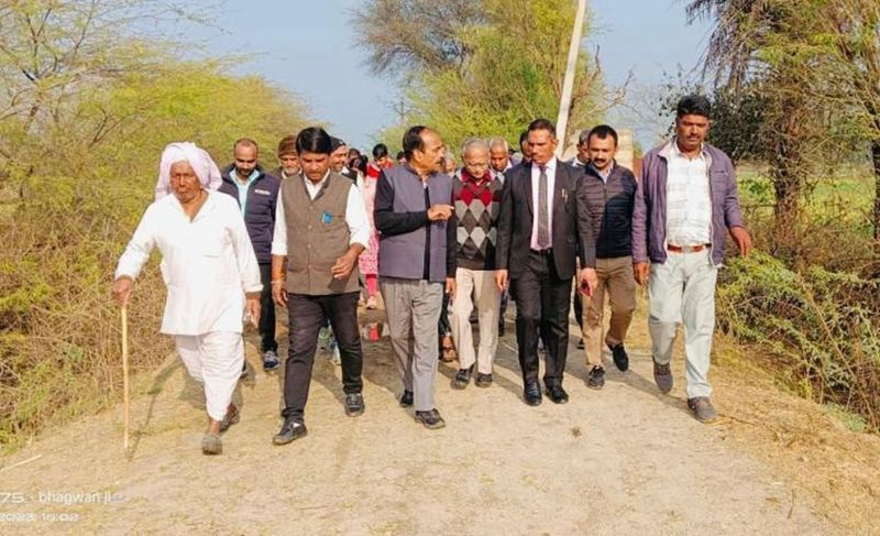 ओलावृष्टि से 75 गांवों की फसलें खराब, कलक्टर ने हालत देखकर किसानों से की चर्चा