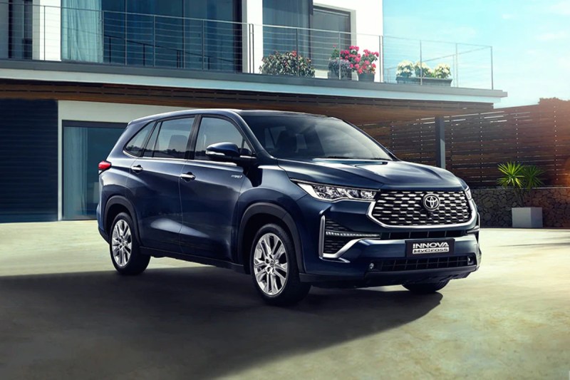 toyota_innova_hycross.jpg