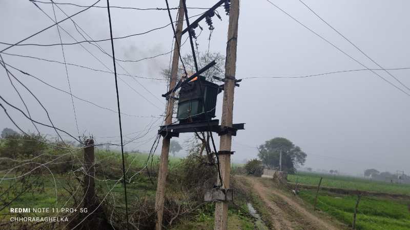 कम बोल्टेज की समस्या से जूझ रहे ग्रामीण