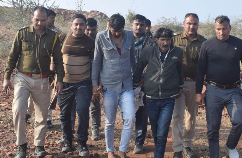 keshav gurjar brother Naresh Gurjar Bunty Pandit Caught by Dholpur Pol